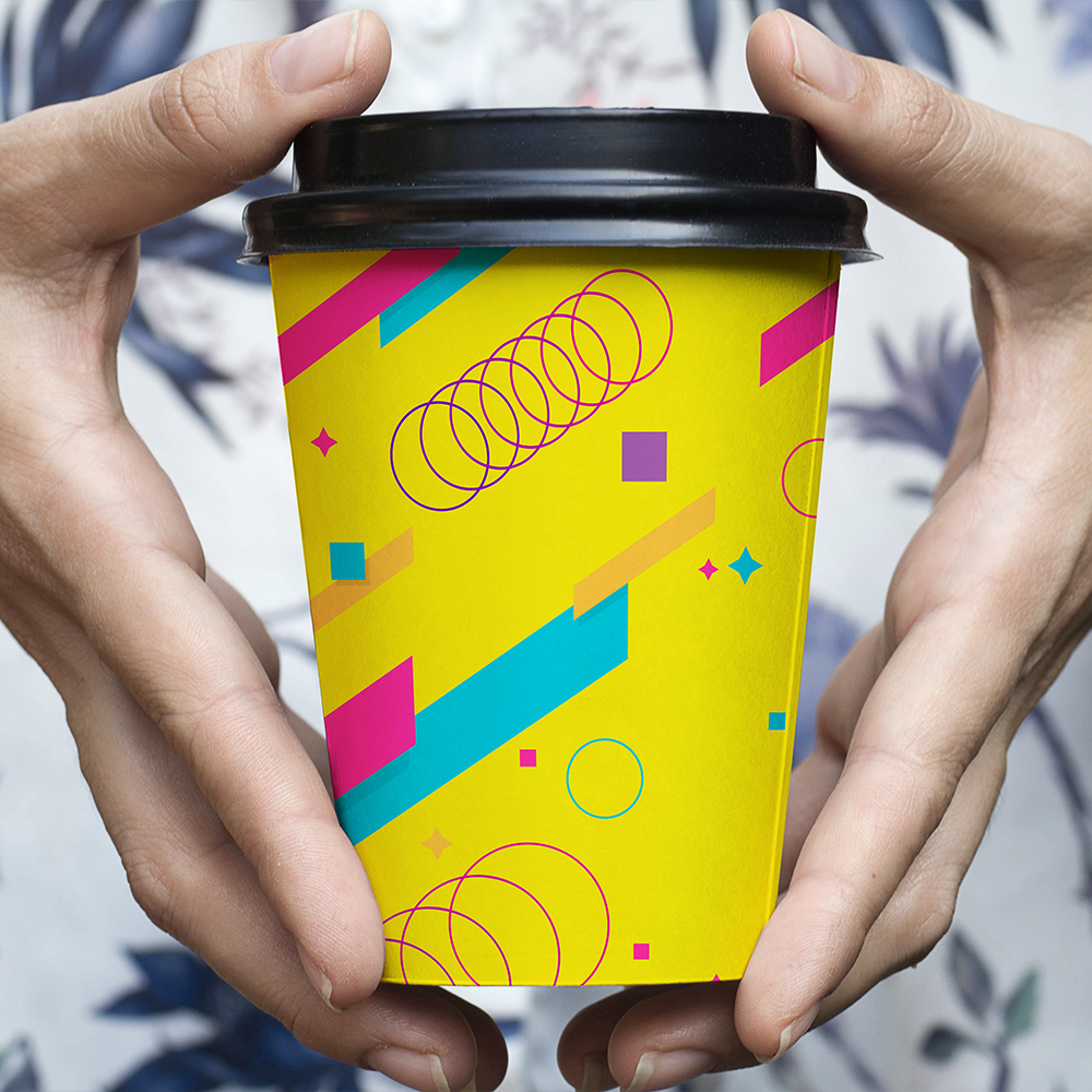 Брендированные бумажные стаканчики для студенческих мероприятий и фестивалей: как выбрать тираж, не переплатить и получить стаканы точно в срок